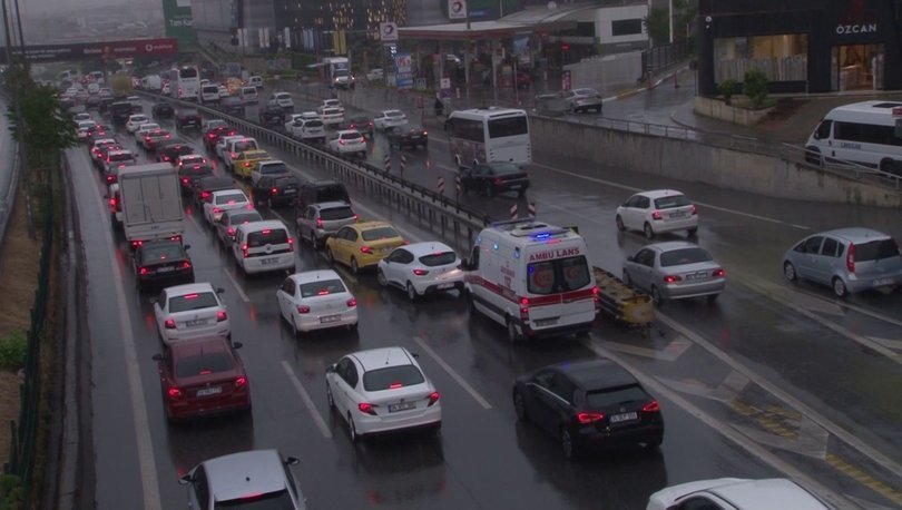 FELÇ! Son dakika: İstanbul'da sağanak, trafiği felç etti! - Haberler