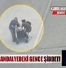 Acıması da yoktu vicdanı da! Kimseyi dinlemedi, engelli genci sitenin ortasında göz göre göre darp etti!
