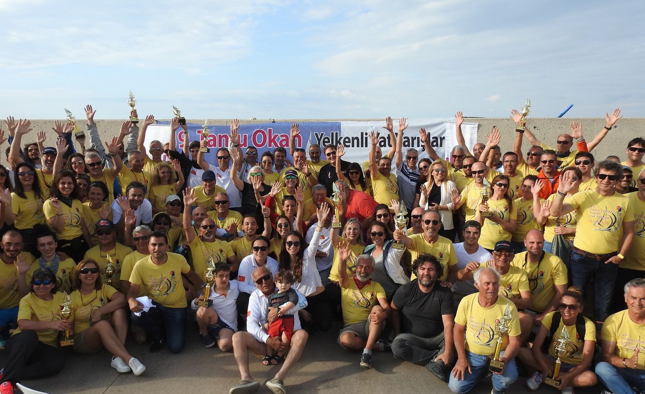 Denize olan sevgisinden ilham alınarak her yıl 'Tanju Okan Yelkenli Yat Yarışları' organize ediliyor. 