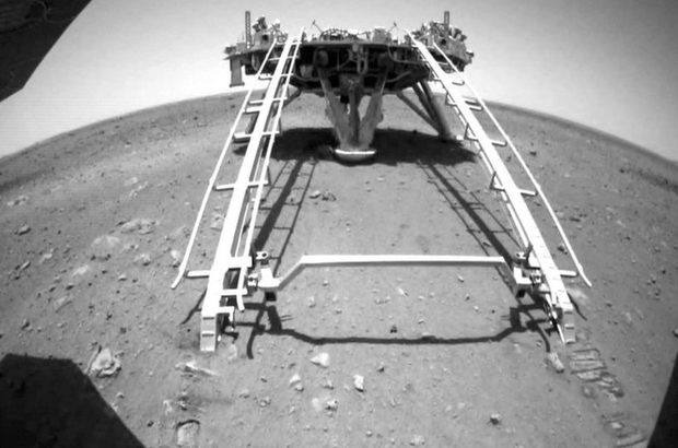 Çin'in uzay aracı Zhurong Mars'a indi