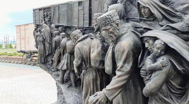 Rusya tarafından S&uuml;rg&uuml;n i&ccedil;in yaptırılan anıt