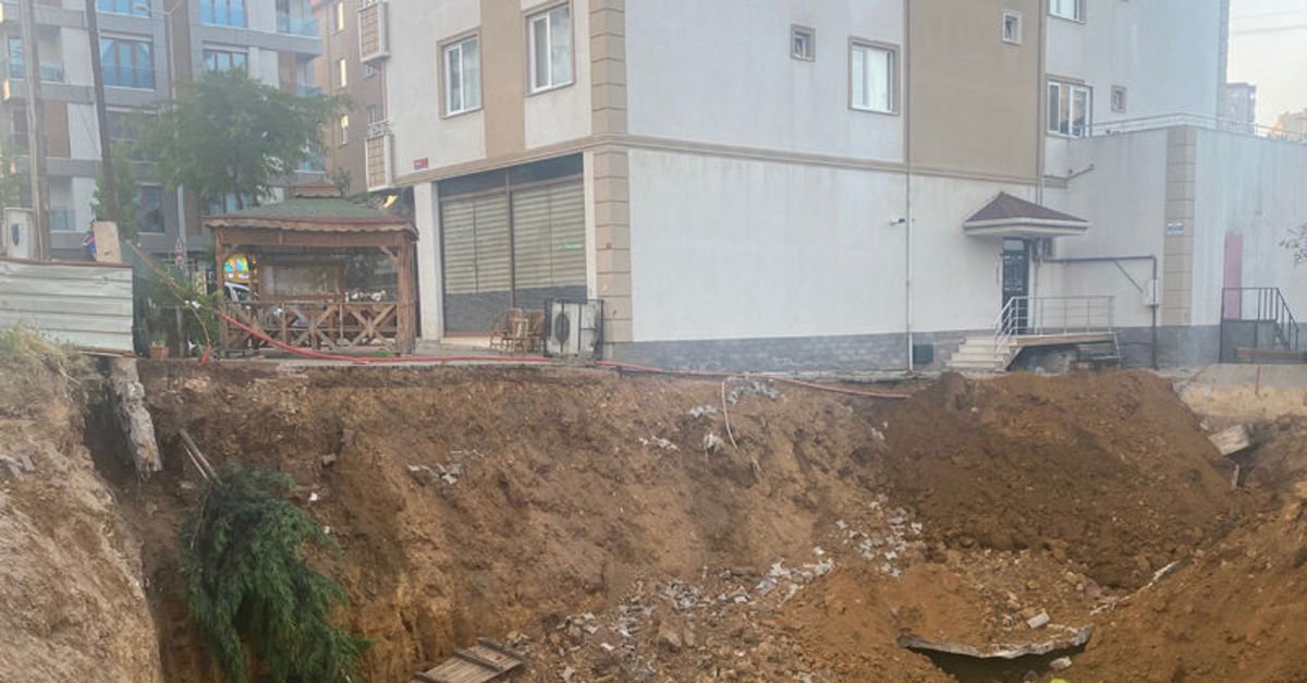 Pendik'te Istinat Duvarı çöken 5 Katlı Bina Boşaltıldı - Son Dakika ...