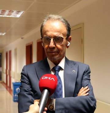 Hacettepe Üniversitesi Tıp Fakültesi Çocuk Enfeksiyon Hastalıkları Bilim Dalı Başkanı Prof. Dr. Mehmet Ceyhan, Covid-19 salgınında herkese 3