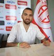 Süper Lig ekiplerinden Fraport TAV Antalyaspor, orta saha oyuncusu Erkan Eyibil