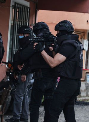 İstanbul'da terör örgütü PKK'ya yönelik operasyonda gözaltına alınan 7 şüpheliden 4'ü tutuklandı