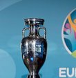 Euro 2020 Avrupa Futbol Şampiyonası heyecanı tüm hızıyla başladı. Turnuvanın 3. gününde birbirinden zorlu 3 maçla heyecan iyice artacak. İşte milyonlarca futbolseverin merakla araştırdığı 13 Haziran Euro 2020 maçları...