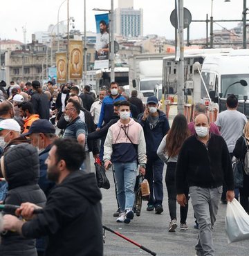 Enfeksiyon Hastalıkları ve Klinik Mikrobiyoloji Öğretim Üyesi Prof. Dr. İftihar Köksal, "Aşılamada istenen hedefe ulaşmak için geçen süre uzadıkça yeni mutasyonların ortaya çıkması kaçınılmazdır. O nedenle tüm dünyada aşılama, eşit oranda ve hızla yapılmalıdır" dedi