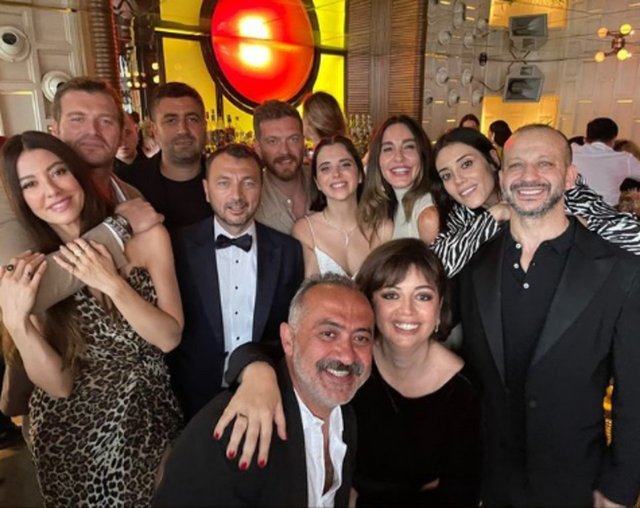 Uluç Bayraktar ile Alara Hamamcıoğlu evlendi! Kıvanç Tatlıtuğ ve Başak Dizer geceye damga vurdu - Magazin haberleri