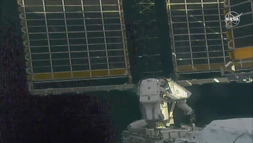 Astronotlardan uzay yürüyüşü! İstasyona güneş panelleri kuruluyor