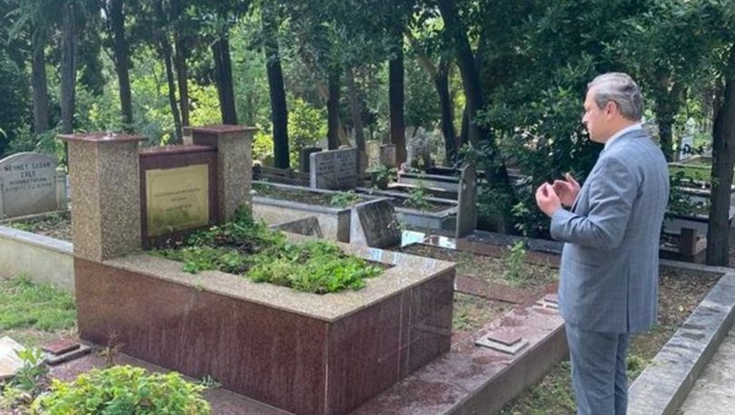 Burak Elmas, Ali Sami Yen'in mezarını ziyaret etti