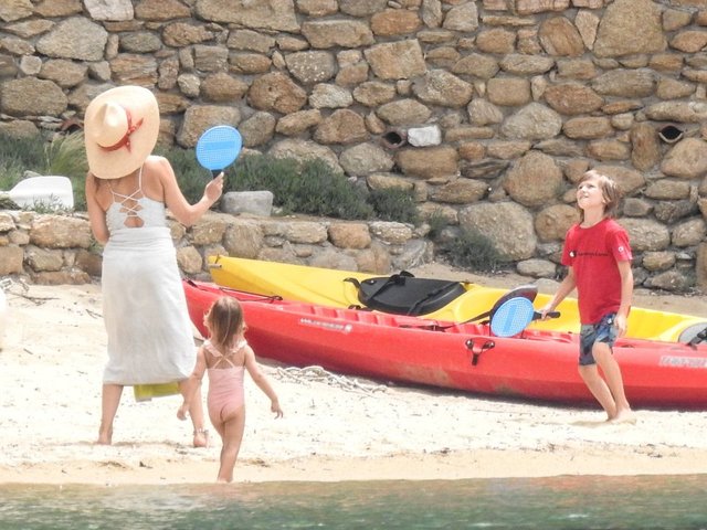 Kate Hudson'un çocuklu Yunanistan tatili - Magazin haberleri