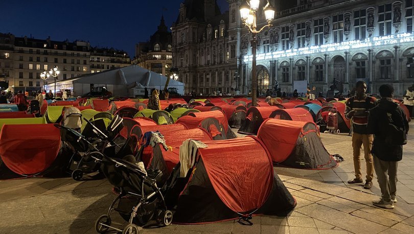 Paris'te refakatsiz çocuklar ve sığınmacılar 