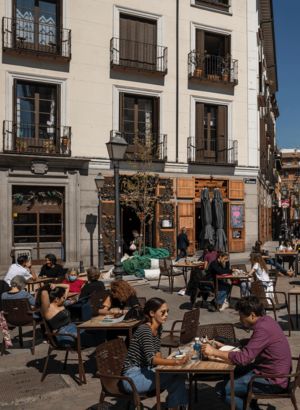 İspanya'da maskesiz hafta sonu: Çoğu kişi maskelerini çıkartmakta acele etmedi