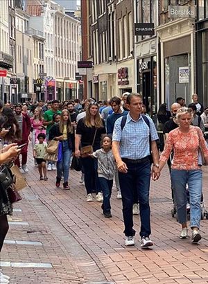 Hollanda'da kapalı alanlarda maske zorunluluğu kalktı