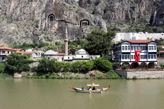 Tarih kokan otantik sokaklarıyla 'şehzadeler şehri' Amasya ziyaretçilerini bekliyor