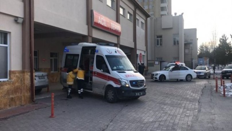 Sivas'ta otomobil kullanan 13 yaşındaki çocuk anne ve çocuklarına çarptı: 1'i ağır, 3 yaralı