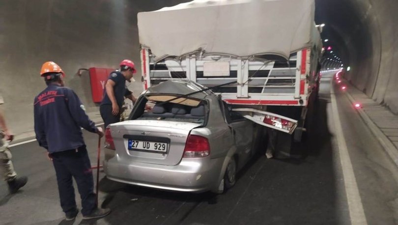 Malatya Erkenek Tüneli'nde otomobiliyle tıra arkadan çarpan öğretmen öldü