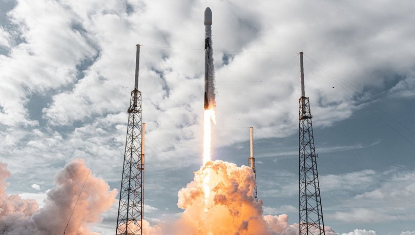 SpaceX menzile bir uçak girmesi sebebiyle Transporter 2'nin fırlatılışını erteledi