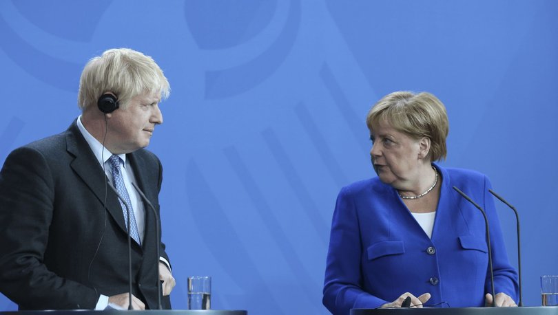 Merkel ve Johnson seyahat kısıtlamalarını görüşecek