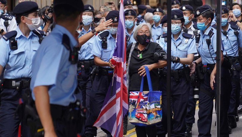 Hong Kong'un Çin'e devrinin yıl dönümünde düzenlenen geleneksel protestolar yasaklandı