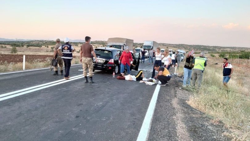 Mardin'in Ömerli ilçesinde iki otomobilin çarpışması sonucu 6 kişi yaraland