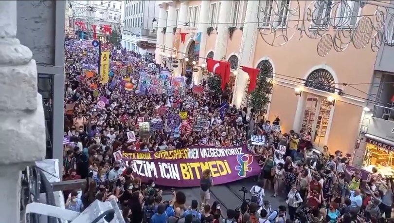 SON DAKİKA: Binlerce kadın İstiklal'de! İstanbul Sözleşmesi protestosuna müdahale