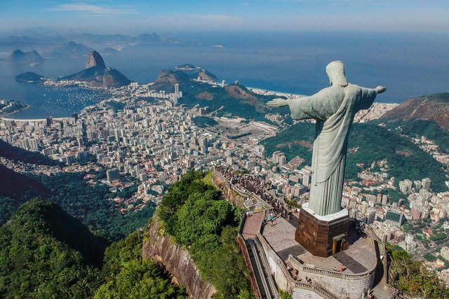 Kurtarıcı İsa Heykeli