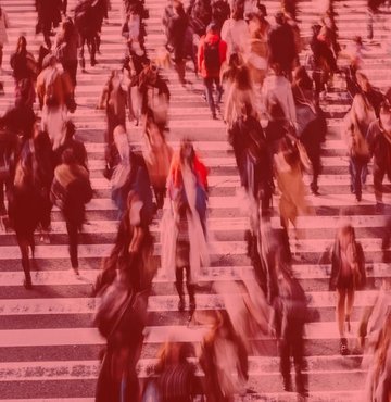 Dünya Sağlık Örgütü’ne göre Delta varyantı şimdiye kadar görülen en bulaşıcı ve en güçlü varyant. Daha çok genç yaş gruplarında ve aşısız kişilerde rastlanıyor. Yapılan araştırmalar bu varyantın çocuk ve gençlerde 65 yaşından büyüklere göre 5 kat daha yaygın olduğuna dikkat çekiyor. Covid-19 virüsü taşıyan biri 2 kişiyi hasta edebilirken Delta varyantına sahip bir kişinin 6’ya kadar kişiyi hasta edebilme potansiyeli taşıması çocuk ve gençlerin aşılanmasının önemine dikkat çekiyor. Ağustos ayında varyantın baskın tür haline gelme olasılığı ise endişelendiriyor. Habertürk Sağlık Yazarı Ceyda Erenoğlu’nun haberi