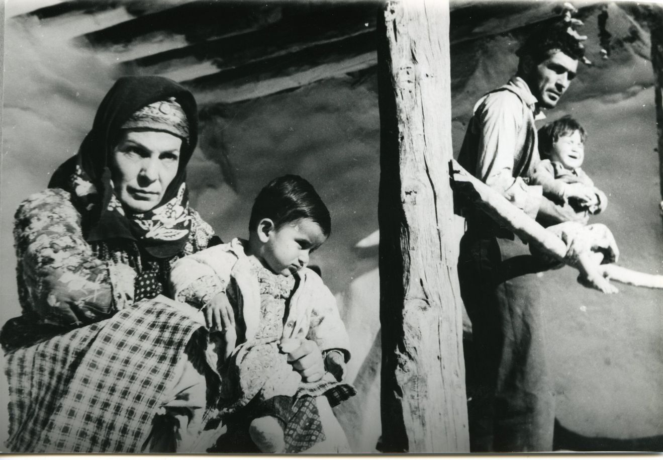 Fakir Baykurt'un aynı adlı eserinden uyarlanan 1962 yapımı 'Yılanların Öcü'