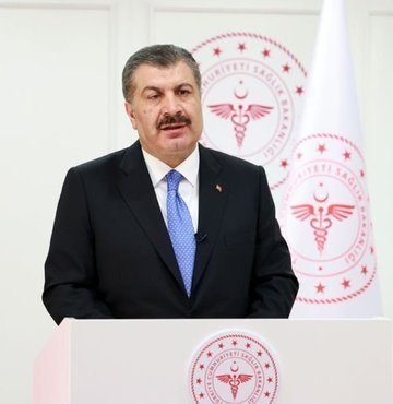 Sağlık Bakanı Fahrettin Koca, Twitter hesabından yaptığı açıklamada, "37 MİLYON 250 BİN KİŞİ en az bir doz aşısını oldu. Böylece 18 yaş ve üstü nüfusta ilk doz aşısı yapılanların oranı %60’A ULAŞTI. Birinci, ikinci, üçüncü dozların toplam sayısıysa 56 Milyonun üzerinde. Randevu alın, bir an evvel siz de aşınızı yaptırın" dedi.