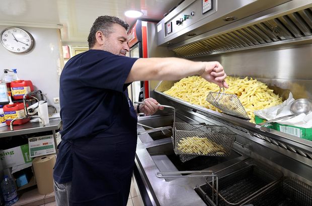 Belçika'nın patates kızartmasının sırrı Kosovalı Kemal'de