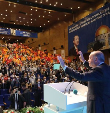 Cumhurbaşkanı Recep Tayyip Erdoğan, "Kefenimizi giyip çıktığımız bu yolda, Allah