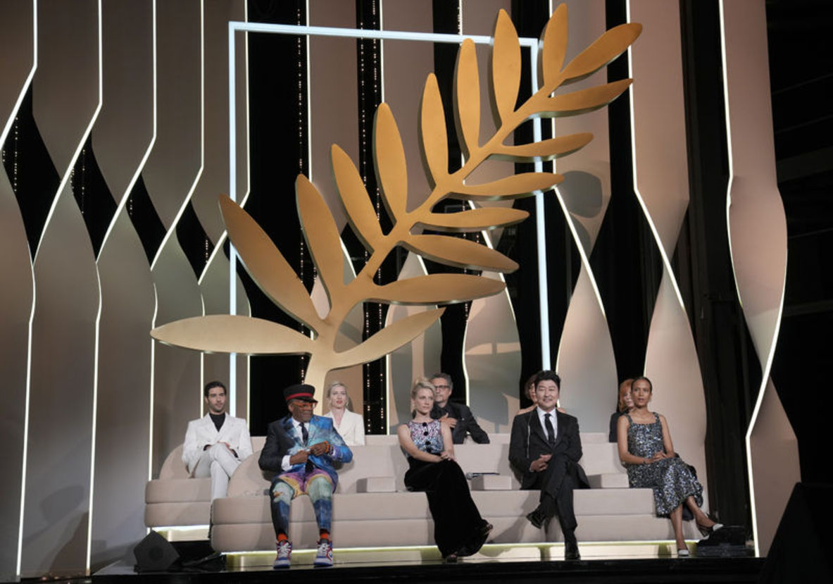 Spike Lee başkanlığındaki Cannes Film Festivali jürisinde Mati Diop, Maggie Gyllenhaal, Mélanie Laurent, Jessica Hausner, Mylène Farmer, Tahar Rahim, Kleber Mendonça Filho ve Song Kang-Ho yer aldı.