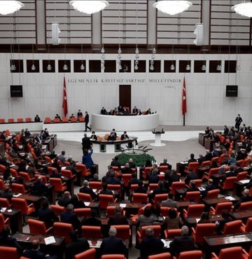 Ekonomiye ilişkin düzenlemeler içeren Bazı Kanun ve Kanun Hükmünde Kararnamelerde Değişiklik Yapılmasına Dair Kanun Teklifi, TBMM Genel Kurulunda kabul edilerek yasalaştı. Kanunla, işverenlerin işgücü maliyetlerini düşürerek istihdamı korumaları ve artırmalarını desteklemek için 2016
