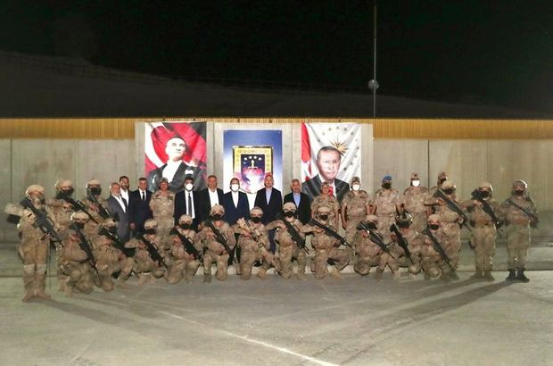 Cumhurbaşkanı Erdoğan, üs bölgesindeki askerlerin bayramını kutladı