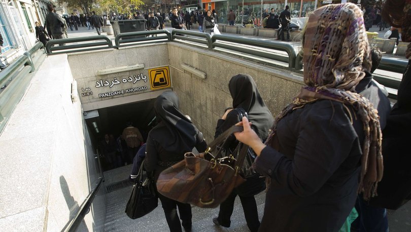 İran metrosunda elektrik kesintisi protestolara neden oldu