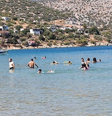 Dokuz günlük Kurban Bayramı tatilinde vatandaşlar tatil yörelerine akın etti. Birçok bölgede oteller tamamen doldu. Otellerde yer bulamayan ya da otel ücretini fazla bulan, doğayla iç içe bir tatil hayali kuranlar alternatif konaklama için kamp alanlarını tercih etti. Çadır kuran veya kiralayan vatandaşlar, kamp alanlarını tamamen doldurdu