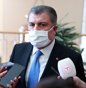Sağlık Bakanı Fahrettin Koca, Twitter hesabından yaptığı paylaşımda, "Aşı ve tedbirlerle sağlanacak toplumsal bağışıklığın aksi, kısır döngüdür. Salgını bitirmek için tedbirlere uyun, aşınızı olun. Ya tedbir ve aşı, ya kısır döngü!" açıklamasında bulundu
