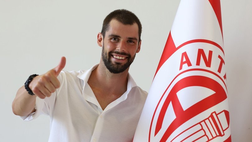Antalyaspor, İtalyan futbolcu Andrea Poli'yi transfer etti