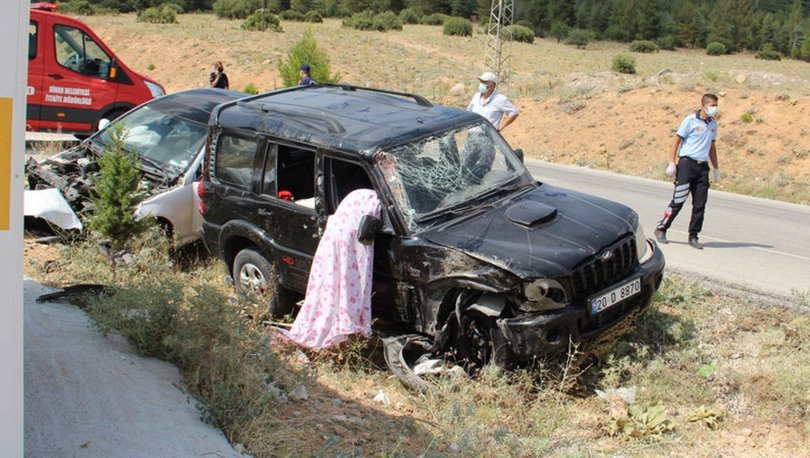 Afyonkarahisar'ın Dinar ilçesinde ciple otomobil çarpıştı: 1 ölü, 2 yaralı