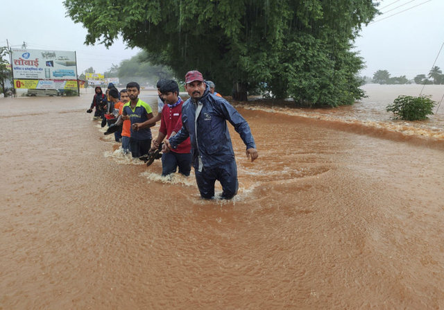 SON DAKİKA: Hindistan'da sel felaketi: 100'ü aşkın kişi hayatını kaybetti!