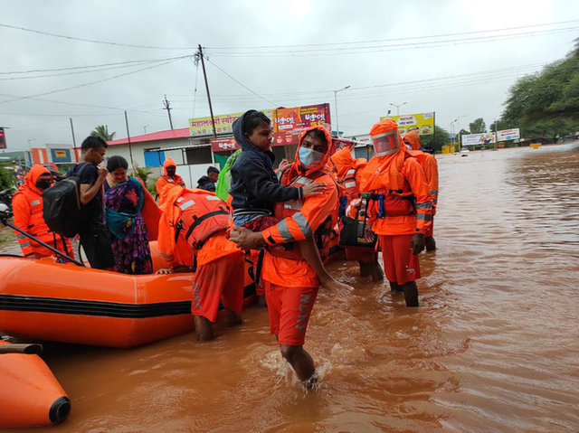 SON DAKİKA: Hindistan'da sel felaketi: 100'ü aşkın kişi hayatını kaybetti!