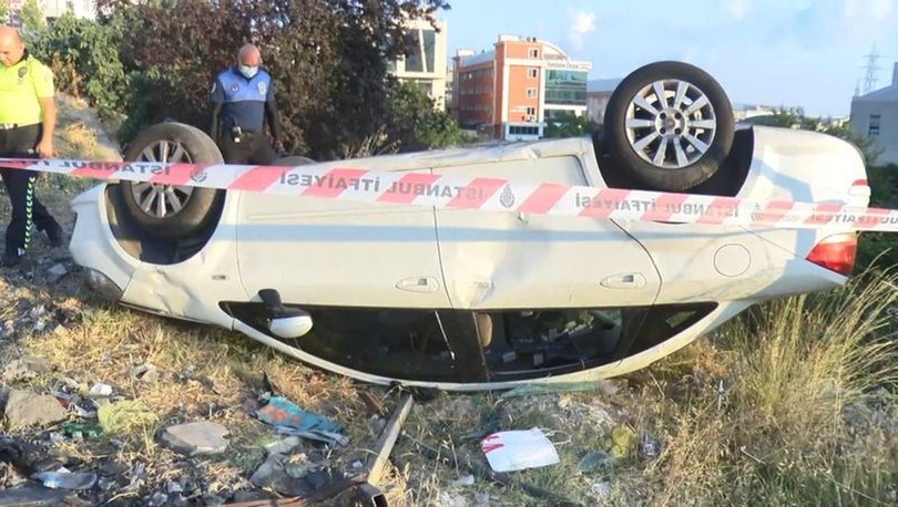 Esenyurt'ta takla atan otomobilin sürücüsü kayıplara karıştı