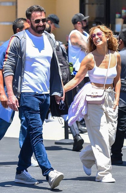 Jennifer Lopez ile Ben Affleck eleştiri yağmuruna tutuldu: Aşk değil sanki halka ilişkiler faaliyeti! - Magazin haberleri