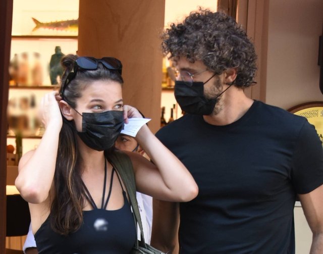 Pınar Deniz ile Yiğit Kirazcı ilk kez el ele görüntülendi! - Magazin haberleri