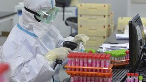 Covid: Çin'in Wuhan kentinde yeni koronavirüs vakaları nedeniyle herkese test yapılacak