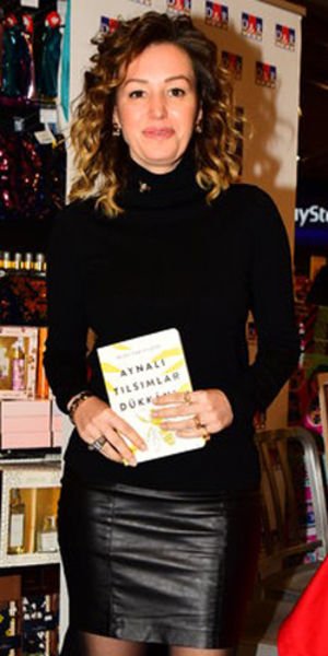 Kitap gelirini bağışladı!