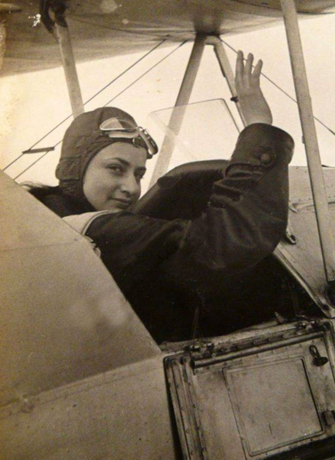 Sabiha Gökçen (1913 - 2001)
