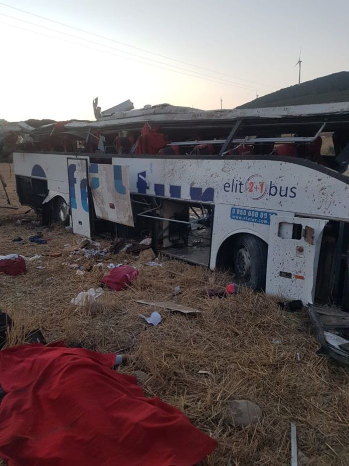 katliam gibi son dakika balikesir de otobus takla atti 15 olu gundem haberleri