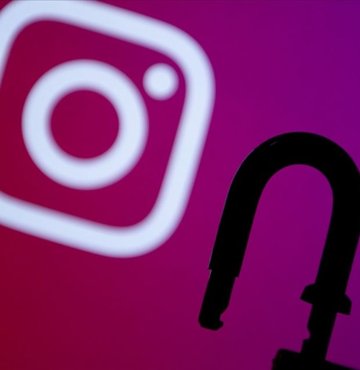 Sosyal medya üzerinden Instagram hesaplarının çalındığı iddiası gündeme geldi. Emniyet Genel Müdürlüğü, vatandaşları Instagram hesaplarının çalınmasına karşı uyardı, dikkat edilecekleri sıraladı